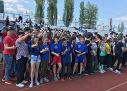 800 человек приняли участие в легкоатлетической эстафете на стадионе «Труд»