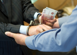 Адвокат пытался «отмазать» неплательщика алиментов, находящегося в розыске, с помощью взятки судебному приставу в Волгодонске 