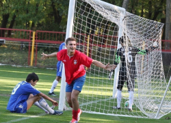 Волгодонский футболист Александр Чернявский в составе СКВО «пробил» ворота ингушского «Магаса»