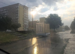 Стала известна настоящая причина падения остановки на улице Максима Горького 