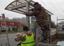 На проспекте Курчатова отремонтировали остановочный павильон