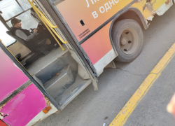В администрации подтвердили эксплуатацию «Янтарем» грязного и ржавого автобуса