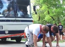 Двое волгодонцев в одиночку тянули целый автобус с детьми