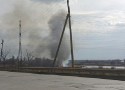 В Волгодонске на Сухо-Соленовской балке возник ландшафтный пожар