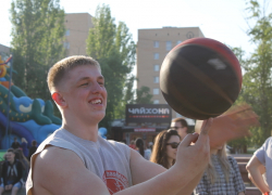 Молодежь Волгодонска опробовала специализированную площадку для игры в уличный баскетбол