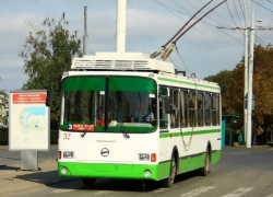 Поездка в троллейбусе для пожилой волгодончанки закончилась переломом шейки бедра 