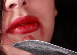 В Волгодонске девушка едва не зарезала своего парня