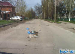 Одна из центральных улиц Волгодонска превратилась в свалку