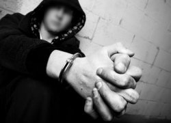 В Волгодонске подросток избил и ограбил двух вьетнамцев