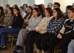 Волгодонские студенты погрузились в атмосферу мероприятия «Мелочи жизни. Антон Чехов»