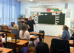 Сотрудники ГАИ рассказали школьникам и их родителям, как не попасть в ДТП в период летних каникул 