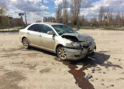 На злополучном перекрестке в Волгодонске «Тойота» протаранила «Рено» 