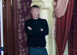 В Волгодонске пришедший на чужую свадьбу мужчина объел молодоженов и украл деньги у гостей 