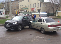 В Волгодонске автоледи на «Кашкае» потеряла управление и столкнулась с «десяткой»