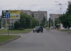 «Мимо гипера, да по встречке»: Волгодонцы возмутились наглости водителя джипа