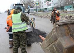 Исполняющий обязанности главы администрации Волгодонска оценил темпы ямочного ремонта дорог
