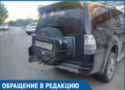Неизвестный разбил припаркованный у аптеки "Мицубиси" и скрылся 