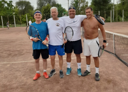 Старшему участнику 76 лет: в Волгодонске прошел ветеранский турнир по теннису