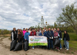 Две сотни горожан вышли на уборку берега Сухо-Соленовского залива 