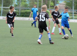 Две команды юных спортсменов из Волгодонска стали призерами традиционного турнира по футболу  