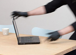 В Волгодонске квартирный вор украл ноутбук и сбежал через открытое окно