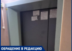 «Я молилась всем богам, чтобы не упасть»: жители высотки на Строителей боятся разбиться в громыхающем лифте