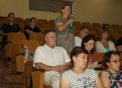 О состоянии клумбы на въезде в Волгодонск и о медицине поинтересовались горожане у главы администрации