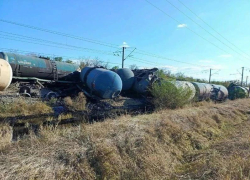  Уложили 300 метров нового пути: движение поездов в Орловском районе полностью восстановили после крушения нефтеналивного состава