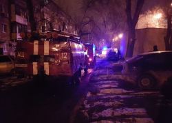 Пострадавшую при пожаре женщину увезли в реанимацию: ЧП произошло на переулке Октябрьском в Волгодонске 