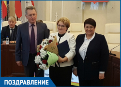 Директора эколого-исторического музея Ирину Павлинок с юбилеем поздравили на аппаратном совещании 