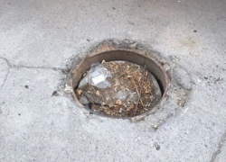 Открытый люк представляет опасность для волгодонцев, - читатель