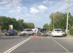 Столкнувшиеся «семерка» и иномарка перегородили дорогу на Кошевого