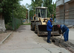 На улице Ленина ливневку освободили от грязевого плена
