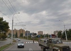 Волгодонец сел «справить нужду» прямо на «зебре», а затем ударил прохожего ножом в грудь