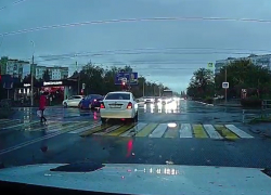 «Можно и так!»: волгодонец дерзко проигнорировал красный свет, шокировав очевидцев