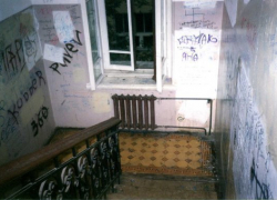 В Волгодонске в 16-этажке мужчина убил своего нового друга, раскроив ему череп о кафель лестничной площадки