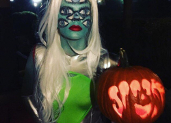 Юлия Ефимова встретила Хэллоуин в образе инопланетянки