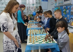 Две сестры из Волгодонска одновременно играли в шахматы на десяти досках