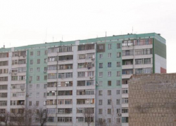 В Волгодонске мужчина разбился насмерть после падения с крыши девятиэтажного дома