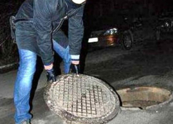 В Волгодонске с дорог города украли десятки чугунных люков