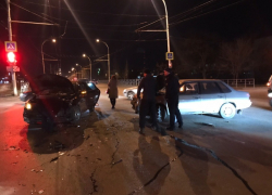 Попытка водителя «99-й» повернуть в сторону Молодежной привела к серьезному ДТП