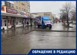 «Россия или Египет?»: жители Волгодонска возмущены ездой по тротуарам