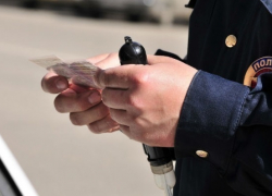 На трассе Ростов-Волгодонск поймали водителя с «липовыми» правами