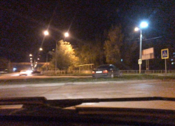 Двое лихачей на «БМВ» залетели на разделительный газон возле БСМП Волгодонска