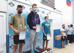 Волгодонские спортсмены сразились в городском открытом кубке по плаванию