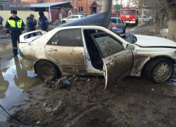В Волгодонске 24-летний водитель «Тойоты Альтеза» врезался в столб на Горького