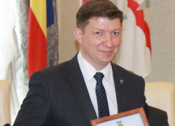 Главный медик Волгодонска Сергей Ладанов владеет тремя квартирами и обходится без машины 