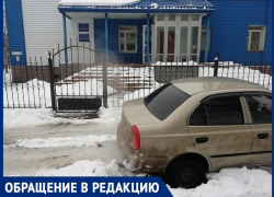 На В-У автомобиль угодил в открытый колодец