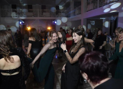 «Танцуют все!»: на вечер встречи выпускников приглашает волгодонцев  банкетный зал «Султан»