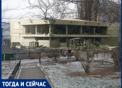 От столовой к магазинам с утратой красивейшей решетки: как изменилось здание на улице Энтузиастов за 45 лет